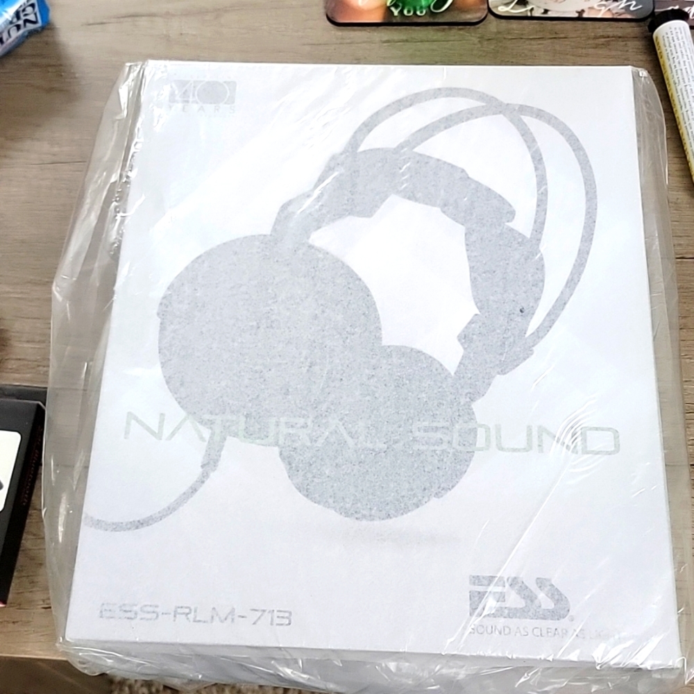ESS headphones model ess-rlm-713